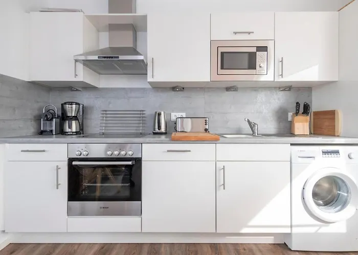 Marina Rainbow Botel 5*