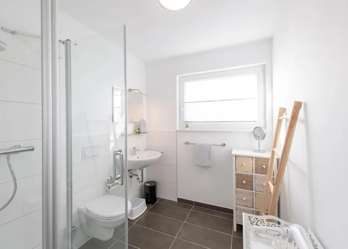 Marina Rainbow Botel