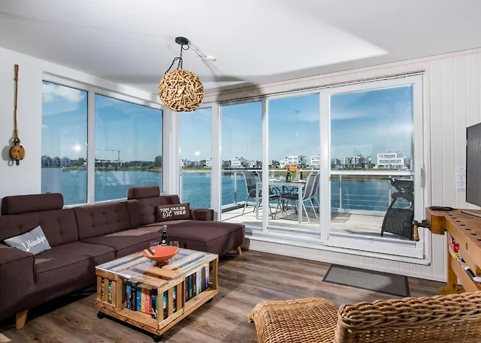 Marina Rainbow Botel 5*